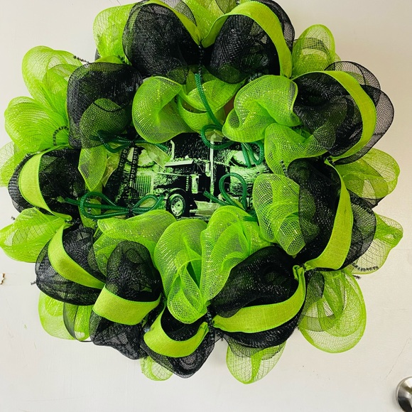 Peterbuilt wreath with eyes - Picture 3 of 5